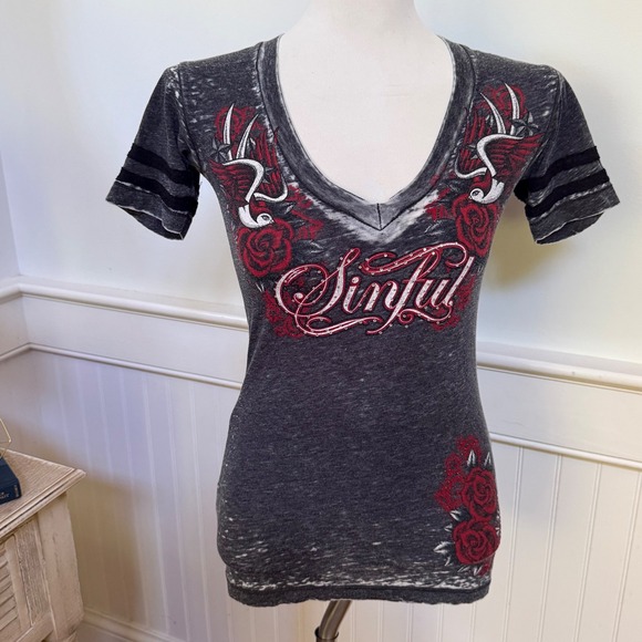 Sinful by Affliction Tops - Sinful by Affliction Womens V-Neck Tattoo Graphic T-Shirt Grey Red Small Y2K